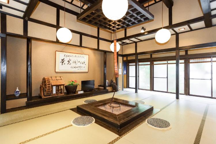 大浴場入口に湯上がり場がございます。