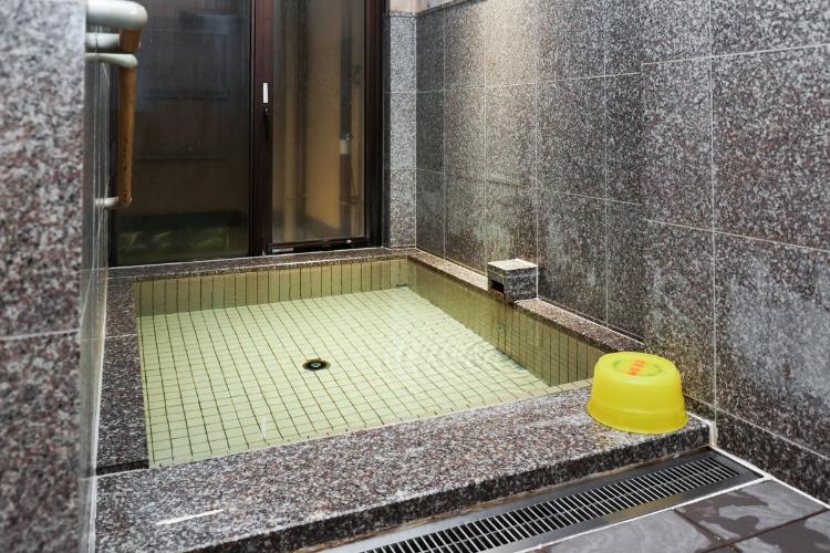 大浴場の水風呂。サウナの隣りにあります。