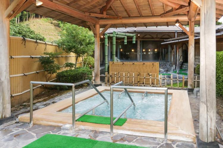 大浴場のジャグジー。細かな水の泡が身体をぽかぽかにしてくれます。