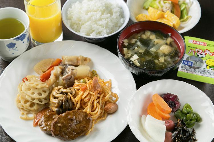 【無料朝食一例】シンプルなメニュー内容ながらお袋の味を思い出す日替わりのご朝食