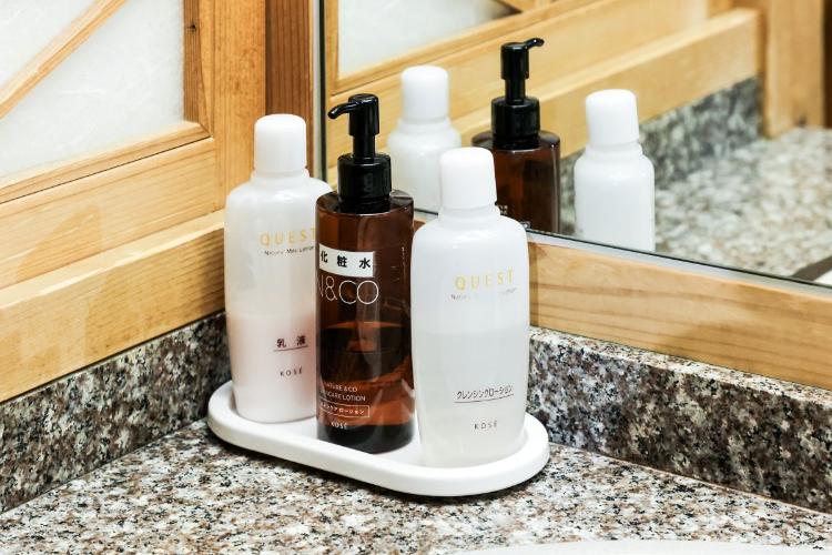 女湯の脱衣所にはクレンジング・化粧水・乳液が、男湯にはヘアトニック・ヘアリキッド・アフターシェーブローションのご用意がございます。