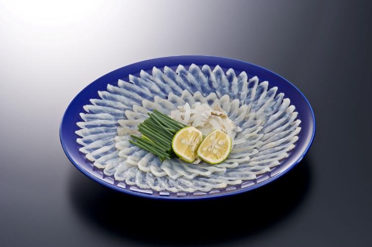 3日前までのご注文（施設に直接お電話）でふく刺しのご用意も可能です。