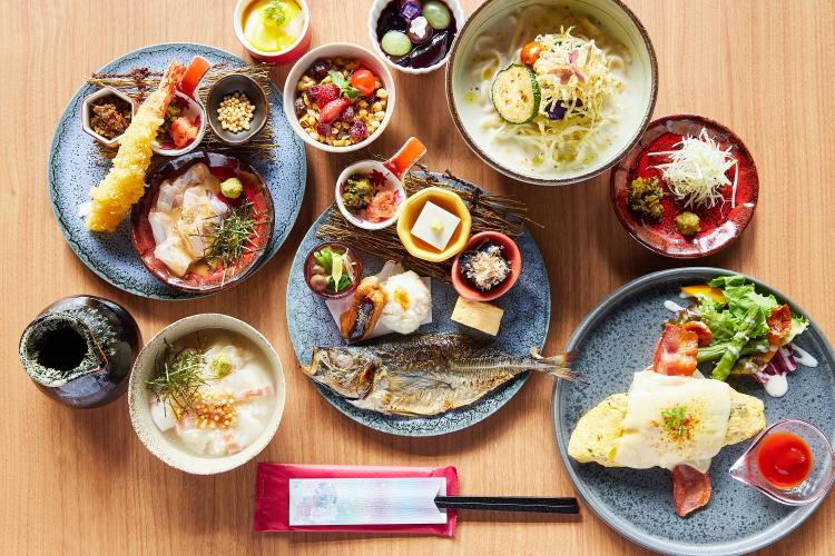 八寸は季節の焼き魚、揚げたてのつみれ、ふんわりやわらかな蒸玉あおさや粕汁と盛りだくさん。