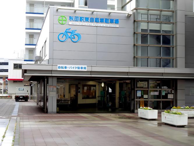 出てすぐ駐輪場
