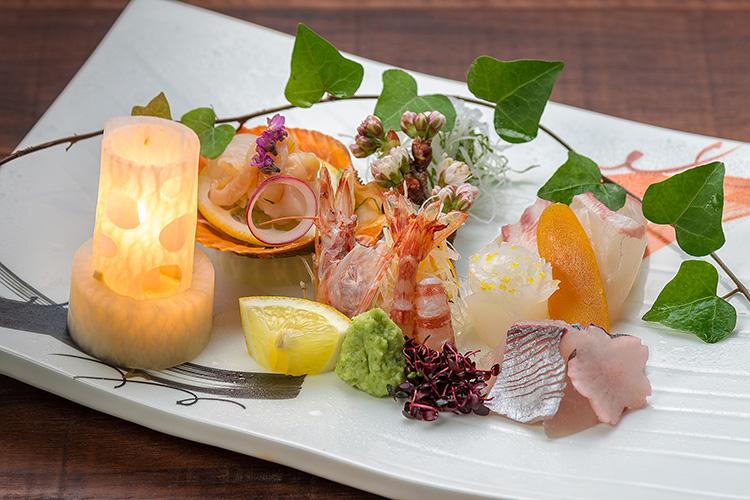 【夕食】お刺身５種盛り／櫟のお部屋専用プランでのご提供。有料グレードアップ／一例