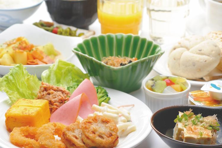 朝食バイキング無料