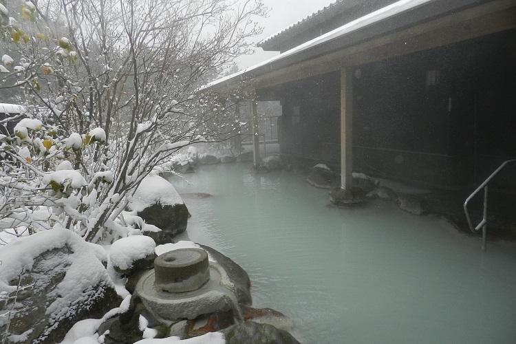 雪の露天風呂