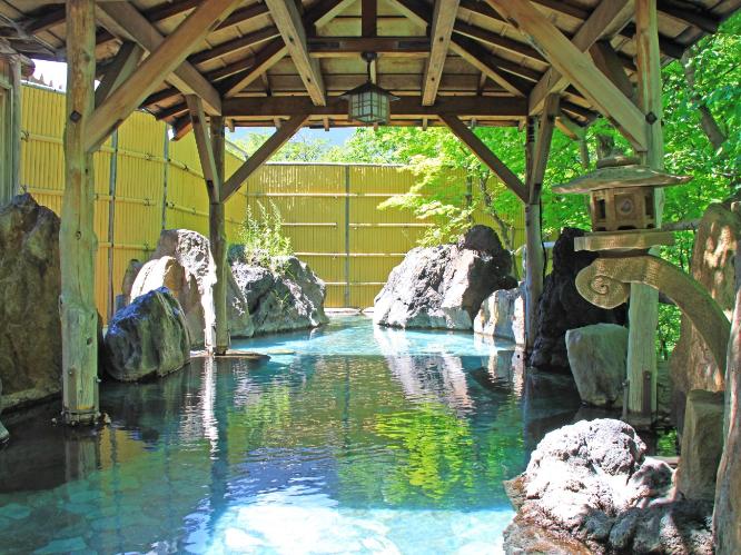 【峡谷露天風呂】泉質は単純温泉。無色透明・無味・無臭で肌に対する刺激が少ない温泉です。