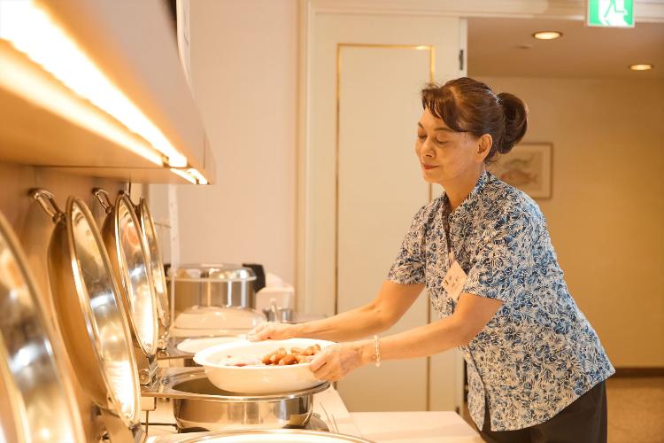 沖縄の元気なお母さん達が愛情を込めて作った“うちなー御膳”