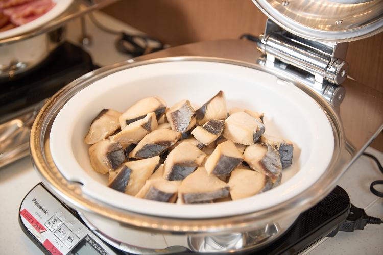 沖縄の元気なお母さん達が愛情を込めて作った“うちなー御膳”