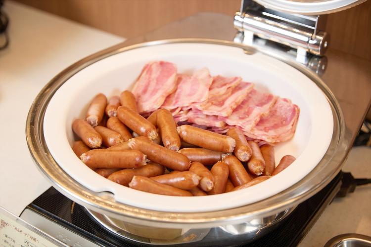 沖縄の元気なお母さん達が愛情を込めて作った“うちなー御膳”