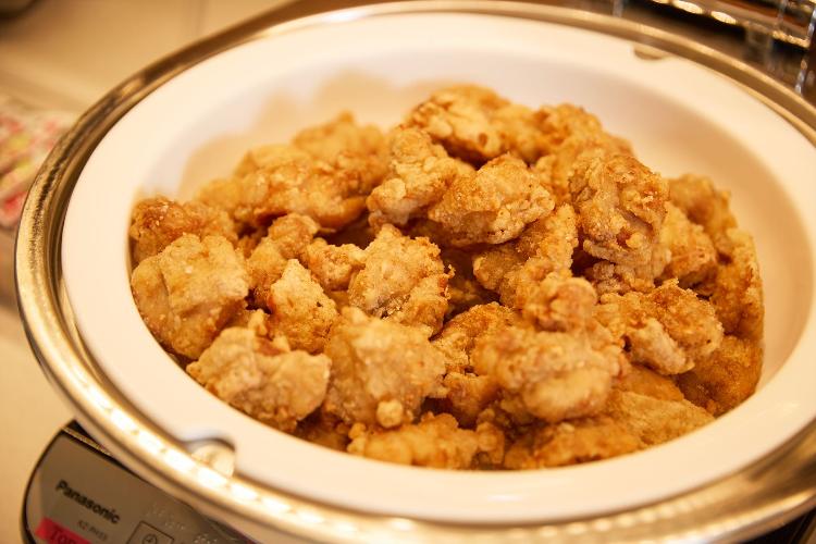 沖縄の元気なお母さん達が愛情を込めて作った“うちなー御膳”