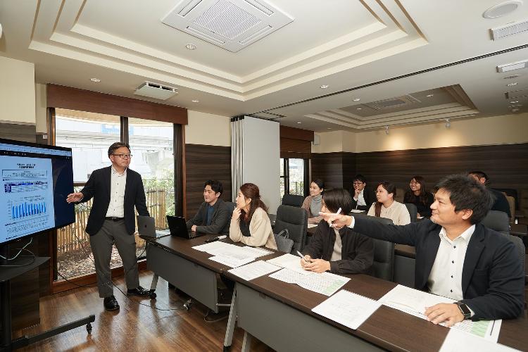 会議室ご利用の方はお問い合わせください。