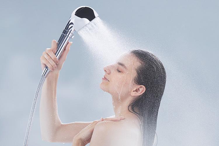 ×リブランド後【シャワーヘッド】ナノバブルを大量に含んだ温ミスト水流で、毛穴の奥深くの汚れも吸着・除去