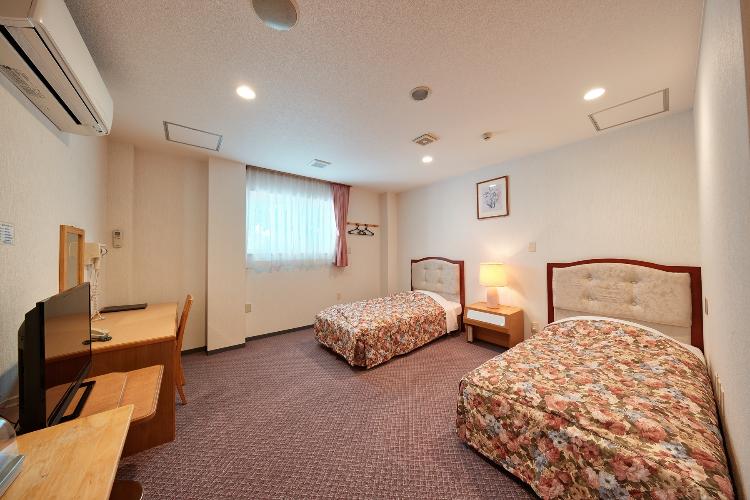 客室一例/夜はベッドで安眠の夜をお過ごしください。