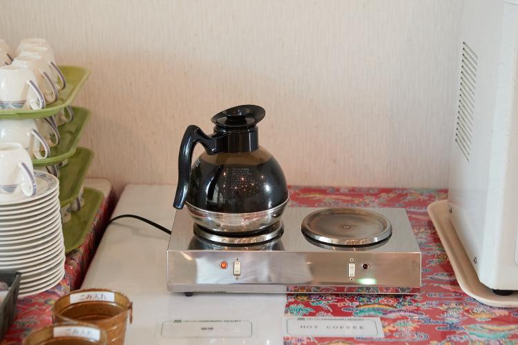 ドリンクコーナー/オレンジジュースやコーヒーなどをご用意しております。