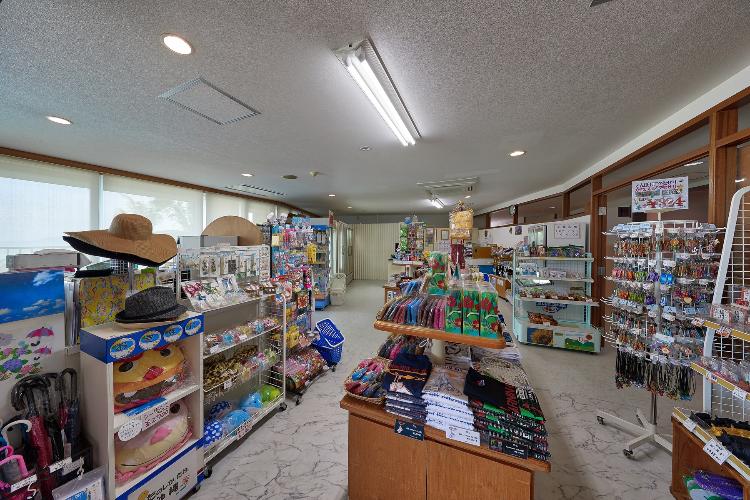 店内売店（午前7時〜午後10時まで営業しております）