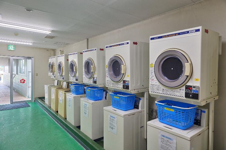 コインランドリー/汚れてしまっても安心！台数を多いので混みあうことなくご利用いただけます。