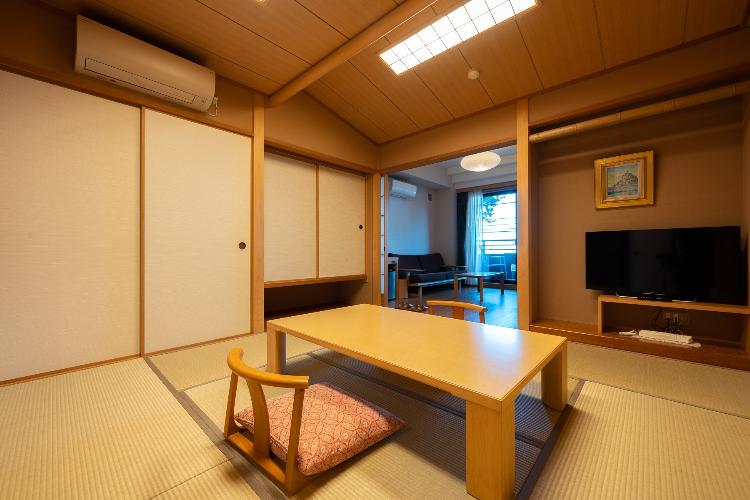 〔別館〕露天風呂付和洋室　8畳和室+2ベッド58m2