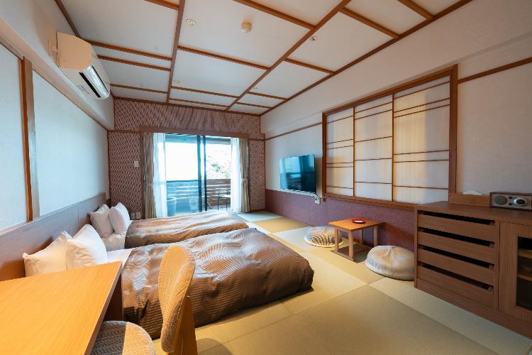 ［本館］露天風呂付和室〔10畳間〕　ローベッド 30ｍ2 