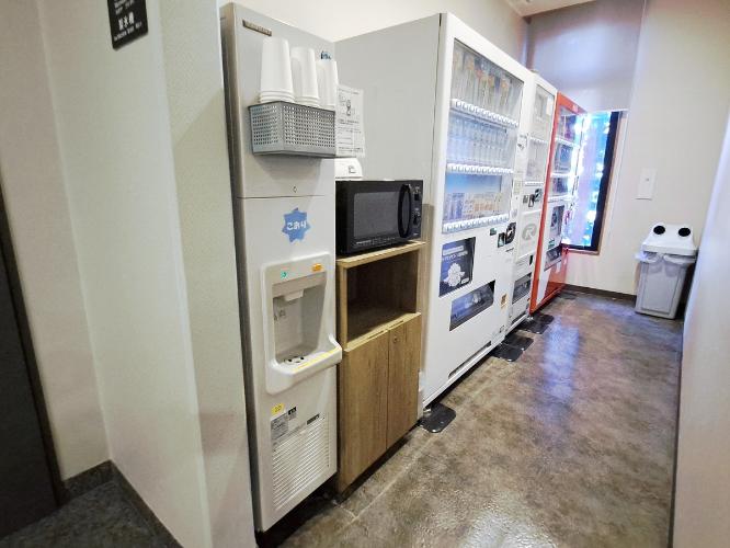 自動販売機・製氷機・電子レンジコーナー