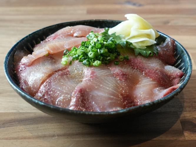 天然ぶりのづけ丼セット（一例）★