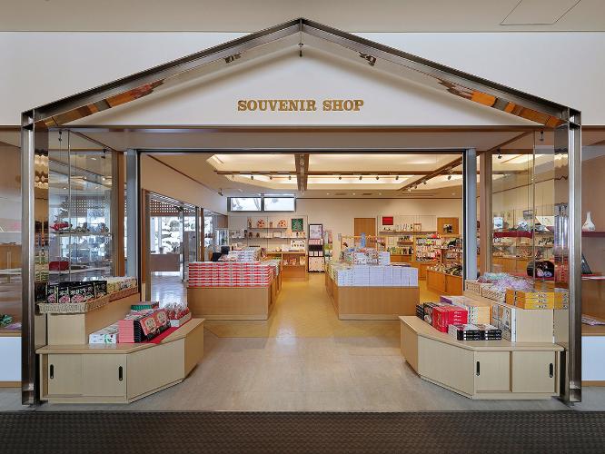 売店／山形ならではのお土産を数多くご用意しております