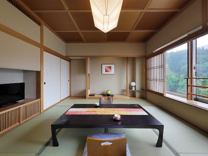 【特別室】一例／特別室は2面を窓に囲まれとても開放的。特別な記念日にちょっぴり贅沢はいかがでしょうか。