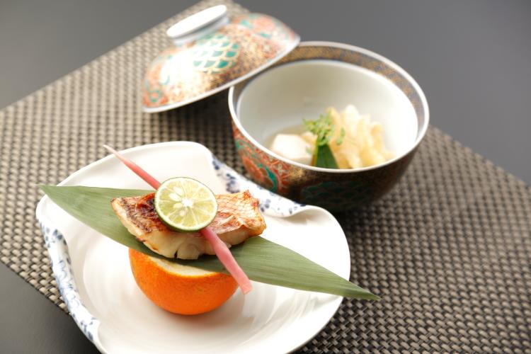 夏の季節会席イメージ：素材本来の旨味を引き出しながら、ご当地の味覚、旬の香りをお愉しみいただけるようにご用意しております。