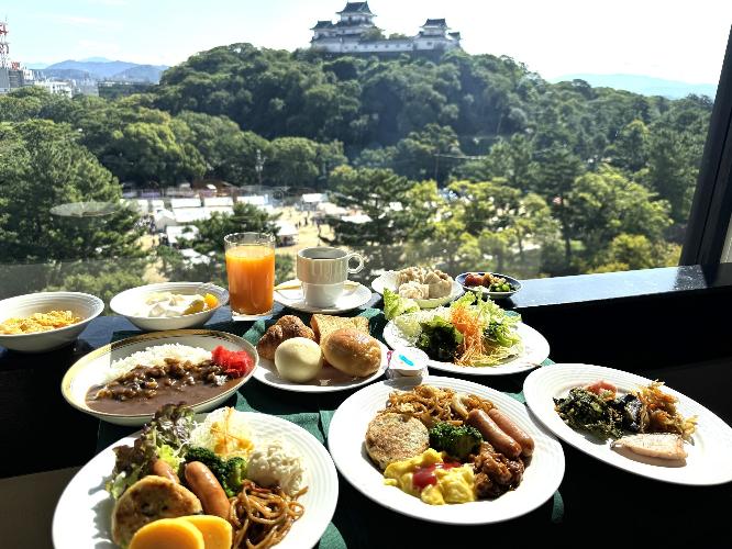 和歌山城を望みながらゆっくりと朝食をお楽しみいただけます