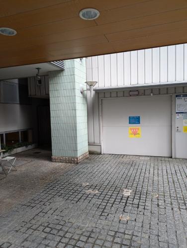 立体駐車場前