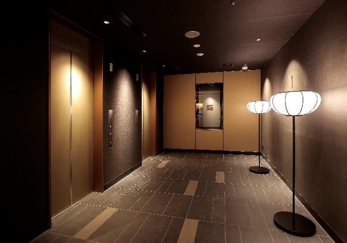【アクティブアートウォール】日常と非日常をつなぐ空間”GATE”に設置したデジタルアート。