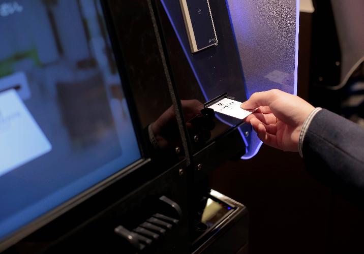 【フロントカウンター】カウンターにてお手続き後は、自動精算機にてお支払いただけます。
