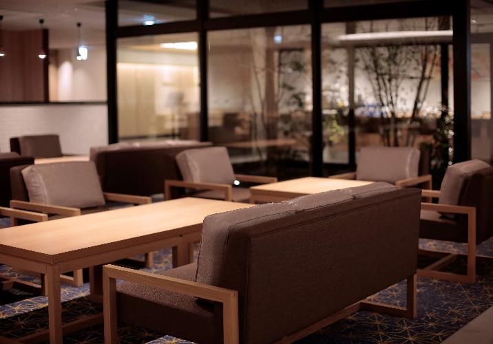 【インターゲートラウンジ】こだわりのコーヒーやオリジナルカクテルなど、時間帯によって様々なサービスをご提供するインターゲートラウンジ。