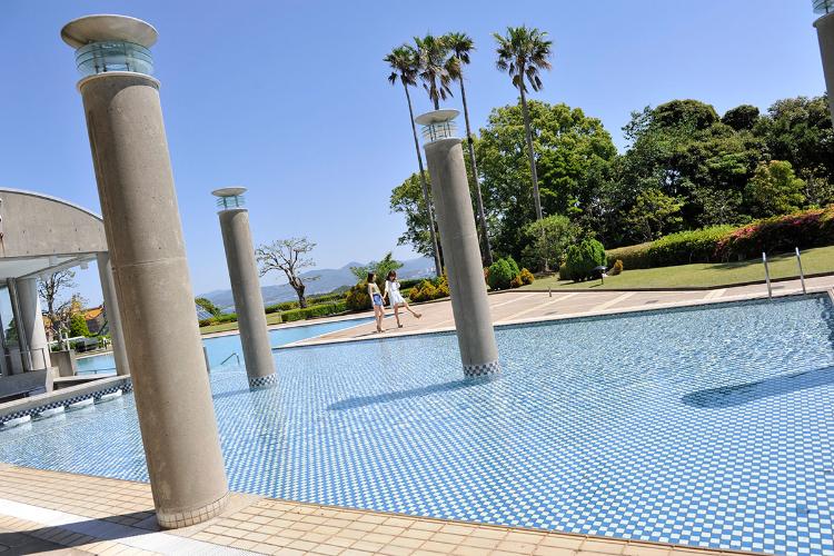 ・夏季限定ガーデンプール