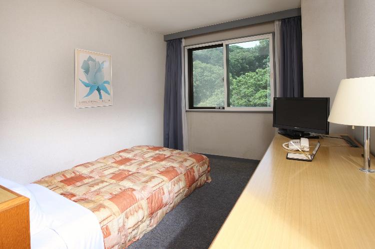 山側シングルルーム<BR>（こちらのお部屋からは海は見えません）