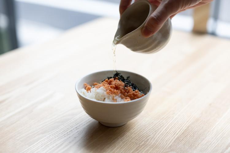 朝食バイキングでは美味しいお茶漬けもご用意しております。