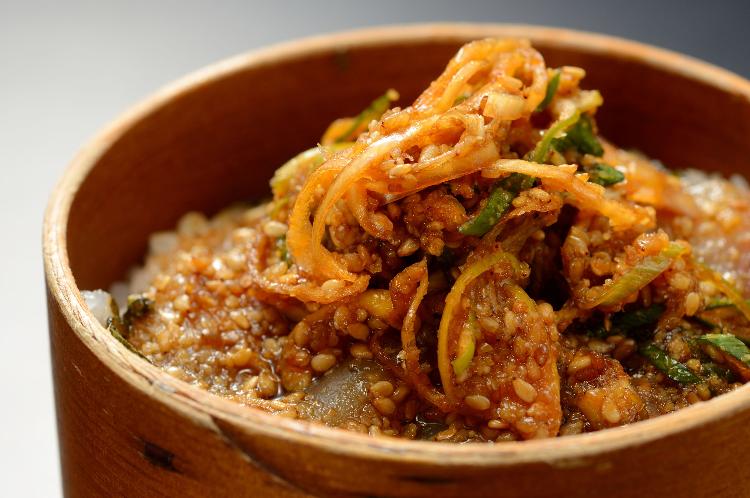 鰺ヶ沢の名物「ヒラメの漬け丼」