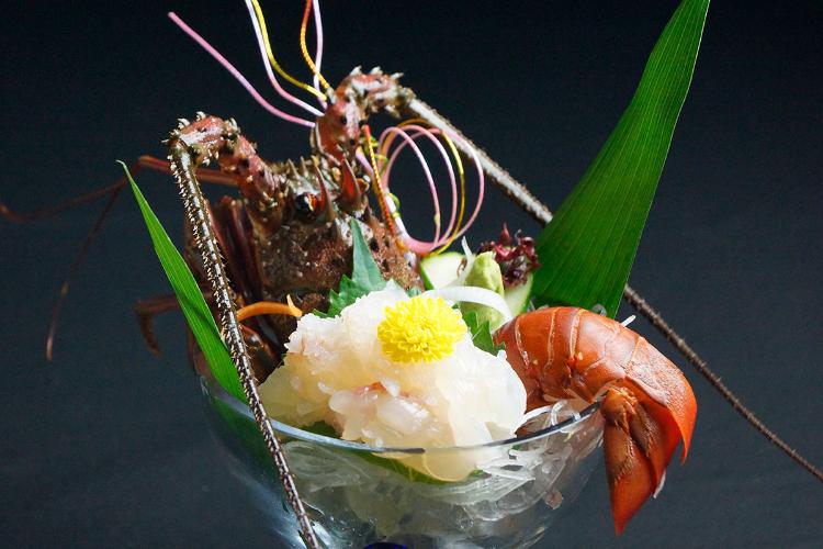 ・日本料理一例：伊勢海老造り