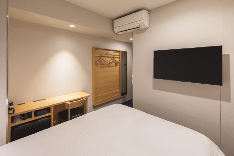 スタンダードダブル  12.4〜12.9平米　140cm幅ベッド　40型インターネットテレビ　全館浄水システム採用　Wi-Fi＆有線LAN接続無料　加湿機能付空気清浄機