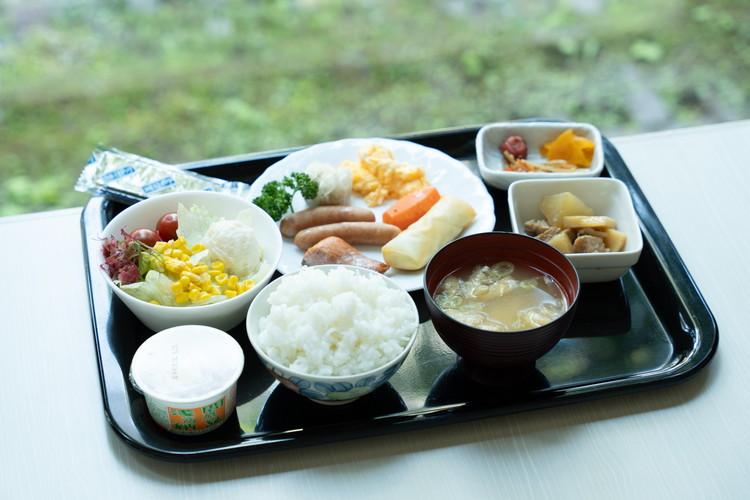 朝食盛り付け例