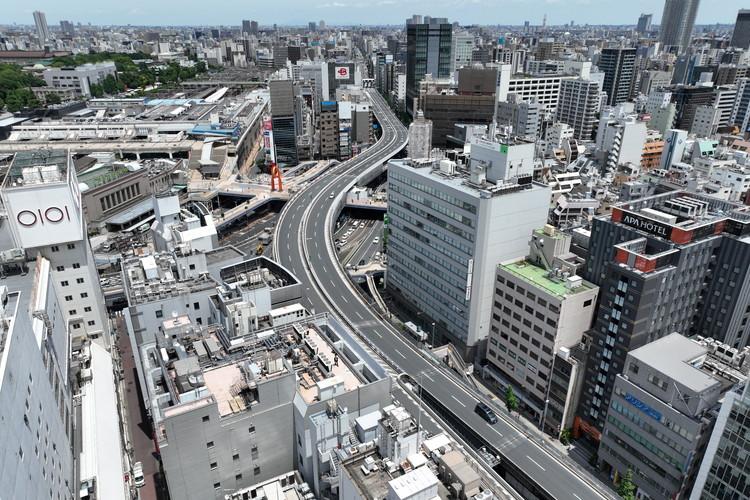 JR上野駅（広小路口）から徒歩3分。上野ペデストリアンデッキから昭和通りを渡ってお越しください。