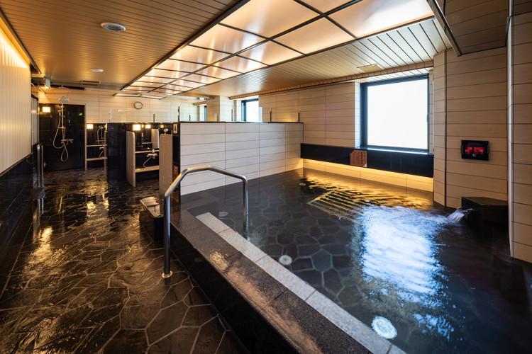 最上階15階　大浴殿「玄要の湯」宿泊者専用無料（6：00～10：00、15：00～26：00）
