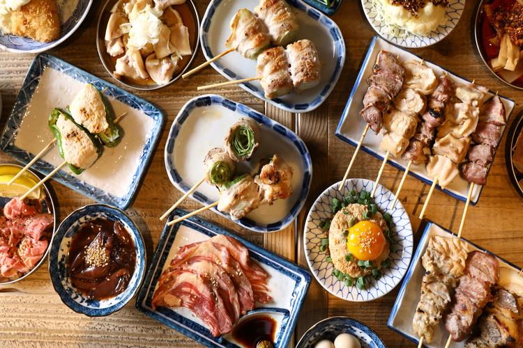 大衆酒場ではなく、ネオ大衆酒場に相応しいドリンク、フードが勢ぞろい。