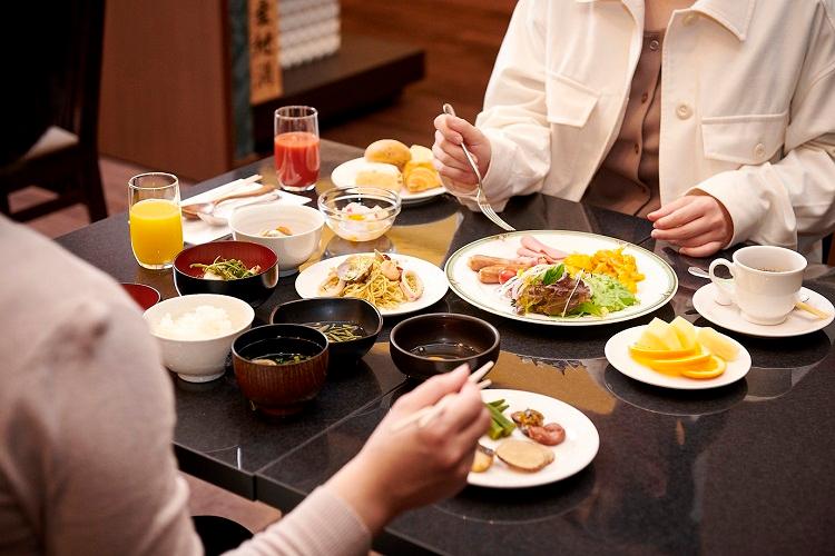 ご朝食はブッフェ形式でご用意しております