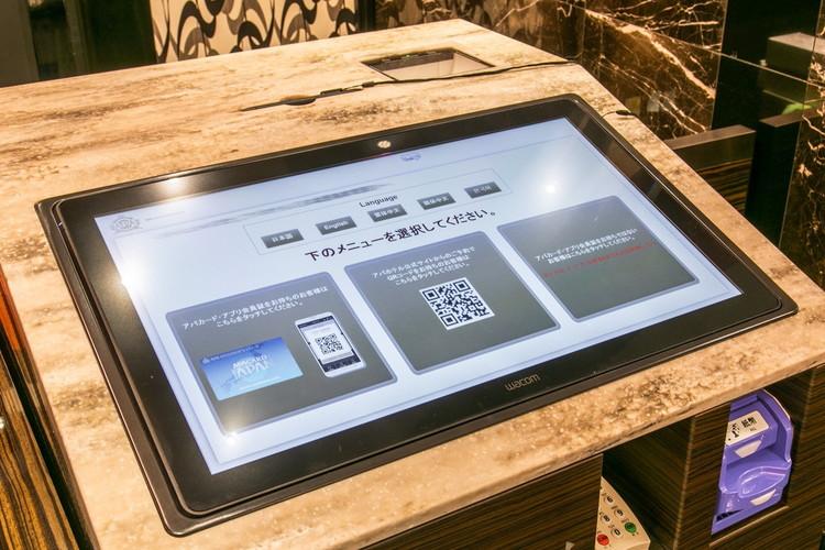 全予約経路に対応した自動チェックイン機は、よりスピーディーに簡単にチェックインが可能。