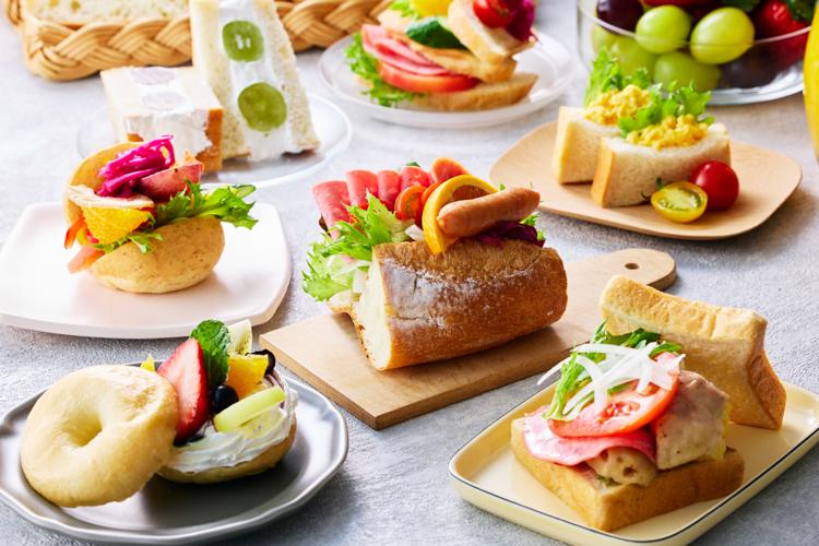 お好きなパンにお好きな具材をはさんで食べるオープンサンドは、今朝の気分に合わせて自分スタイルで。