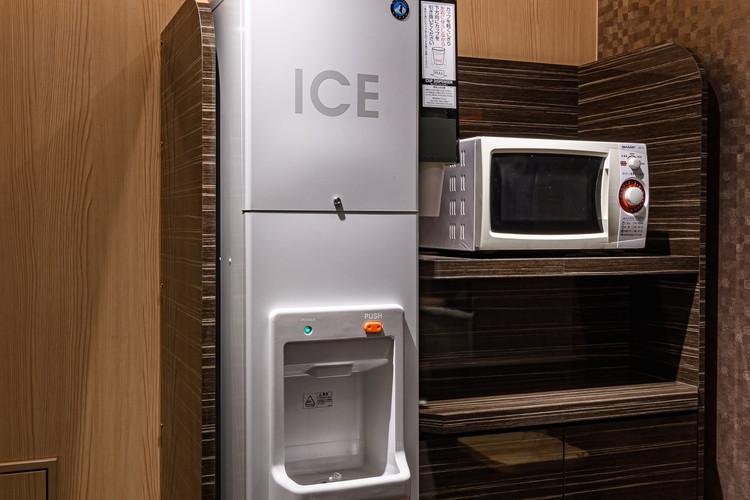 製氷機と電子レンジ