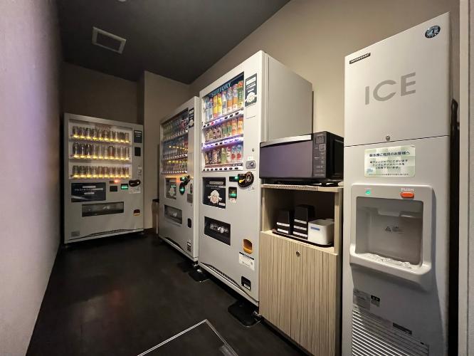 自動販売機・製氷機・電子レンジコーナー