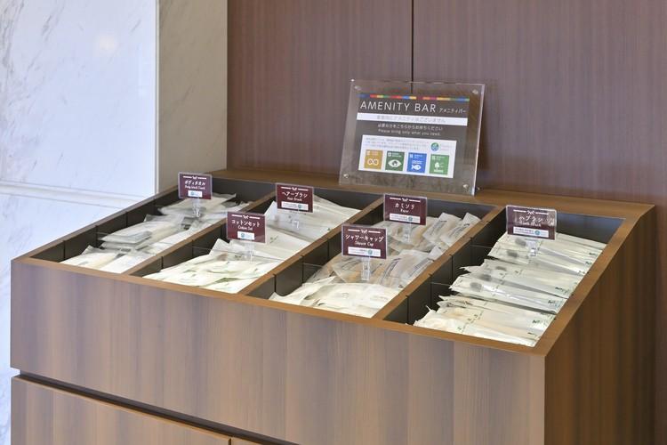 フロント前にアメニティバーを設置しております。